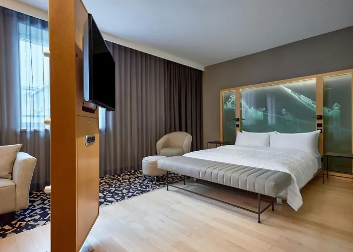 Le Meridien Hotel 5*